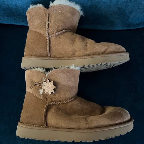 UGG Mini Bailey Button ll boots, previously worn, good condition - Picture 4 of 4